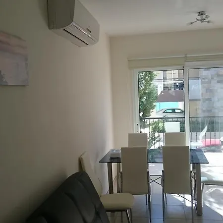 Townhouse Luck In Полис