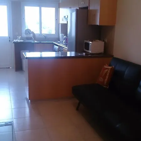 Townhouse Luck In Полис